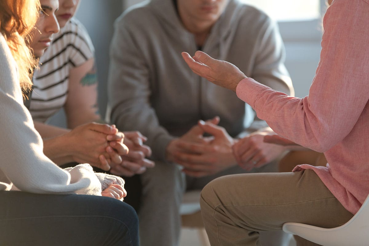 group discussing the differences between Etizolam vs. Xanax addiction