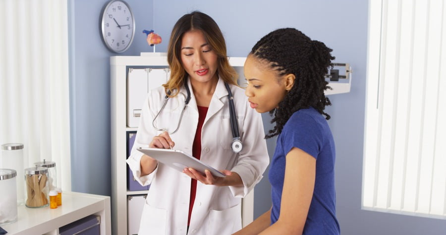 Doctor explaining urinary tract infection risk and alcohol impact.