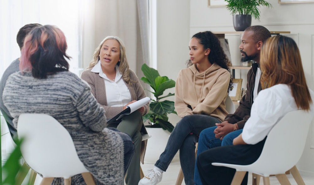 group therapy session about Kratom with young adults