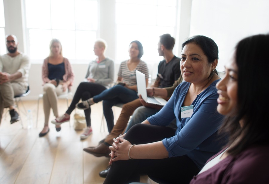 Large group in a therapy session discussing DUI vs. DUII in Oregon