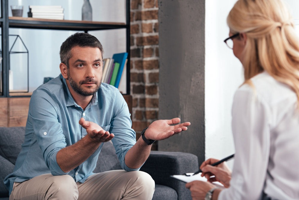 Individual consulting a therapist for false memory OCD