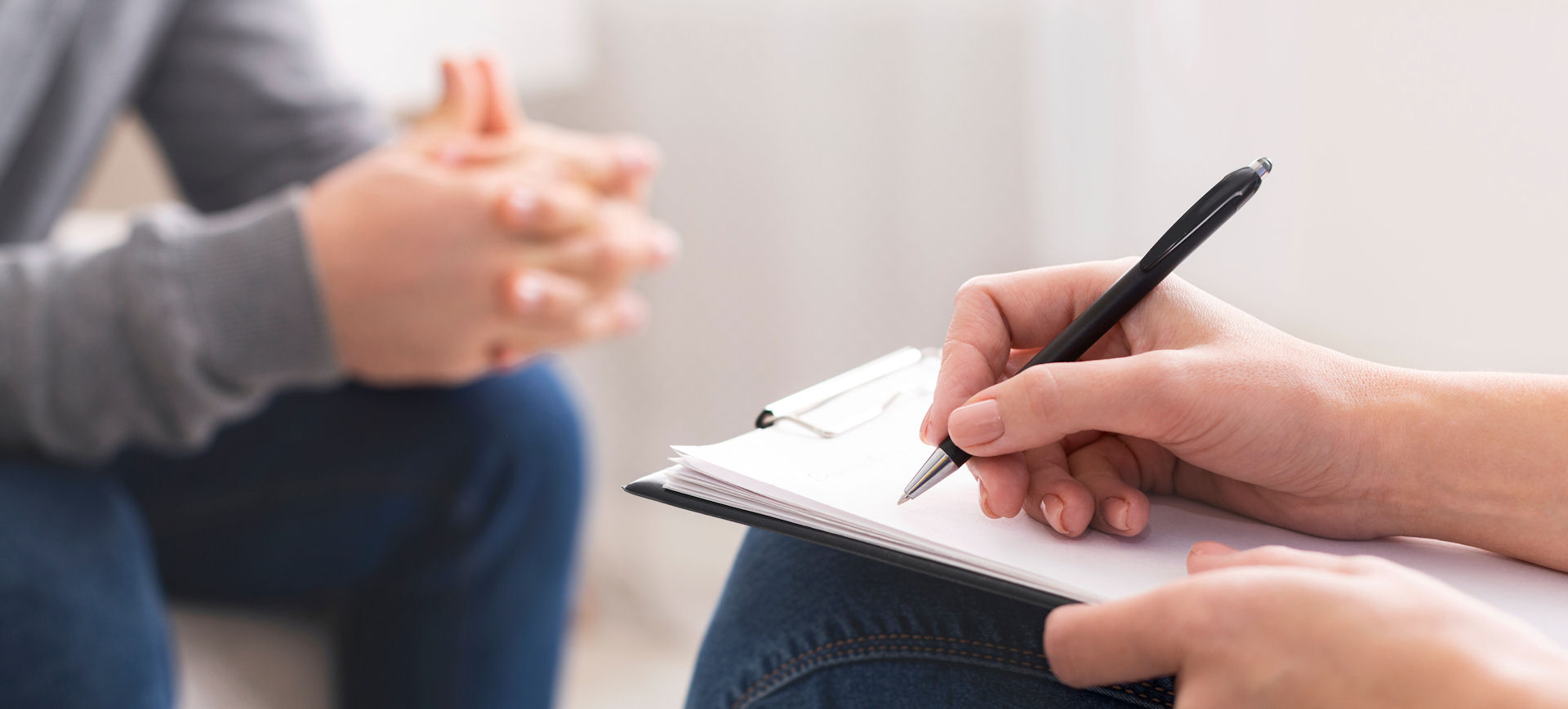 therapist interviewing patient during methadone addiction treatment session