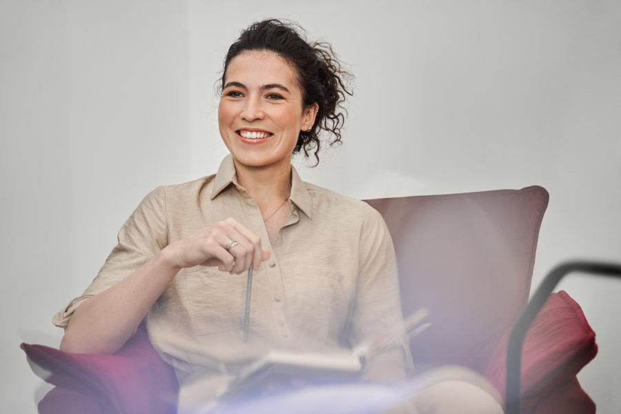 female therapist taking notes while consulting with patients at a rehab center in Lake Oswego, Oregon