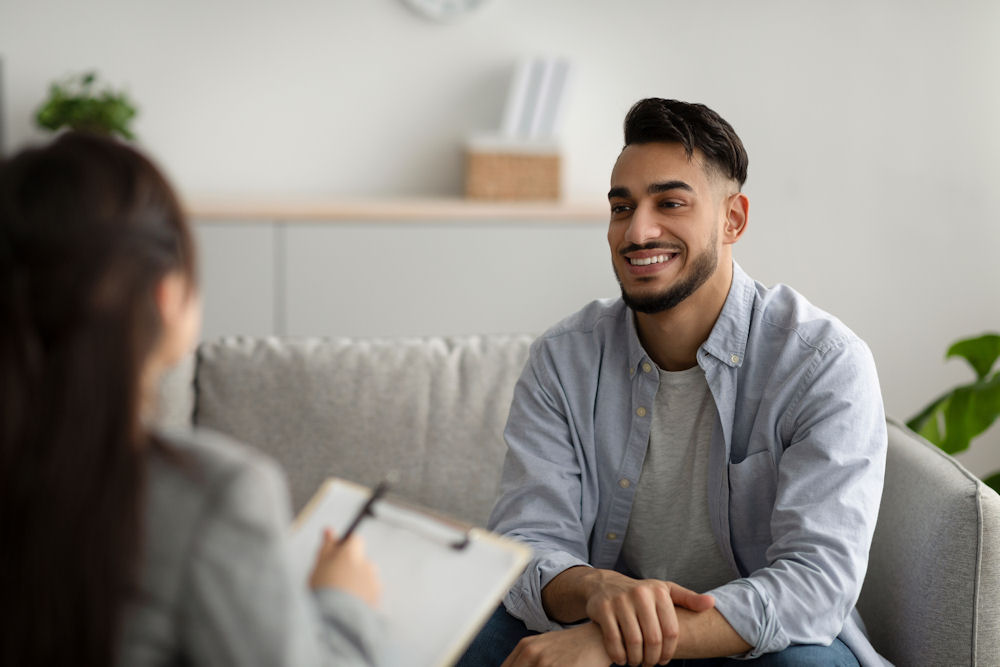 therapist explaining differences between amphetamine and meth to patient